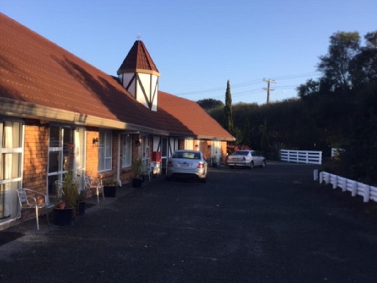 Castle Court Motel Wellsford Buitenkant foto