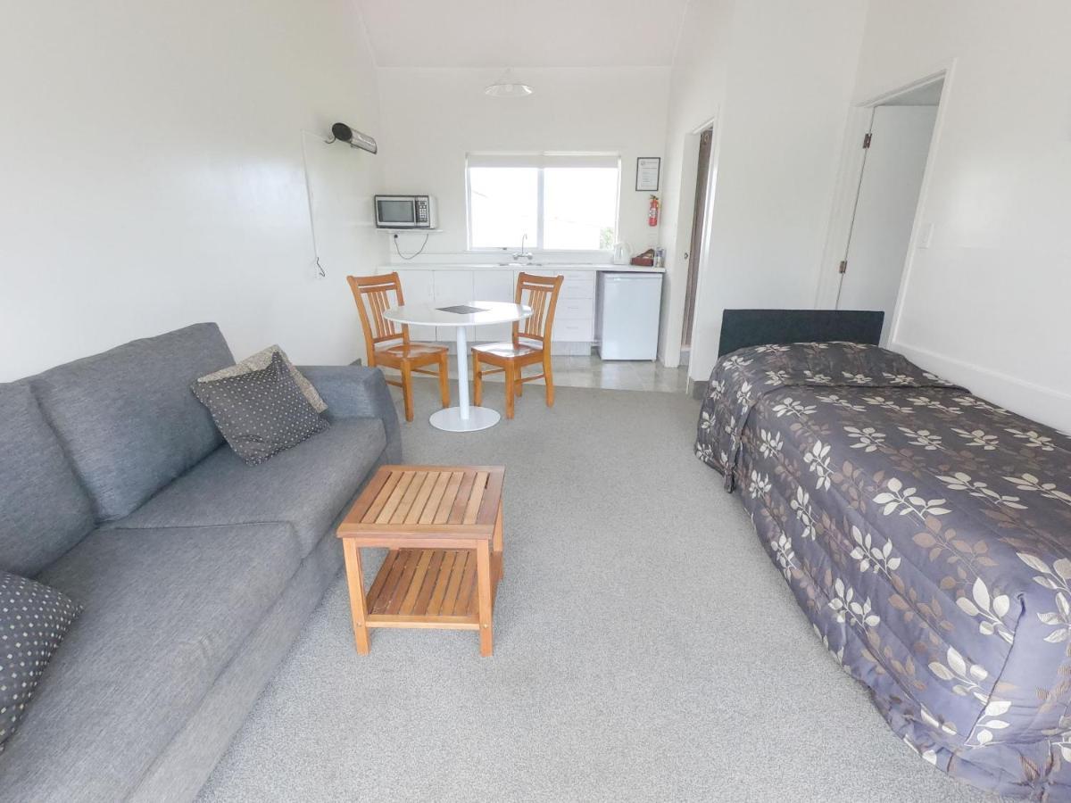 Castle Court Motel Wellsford Buitenkant foto