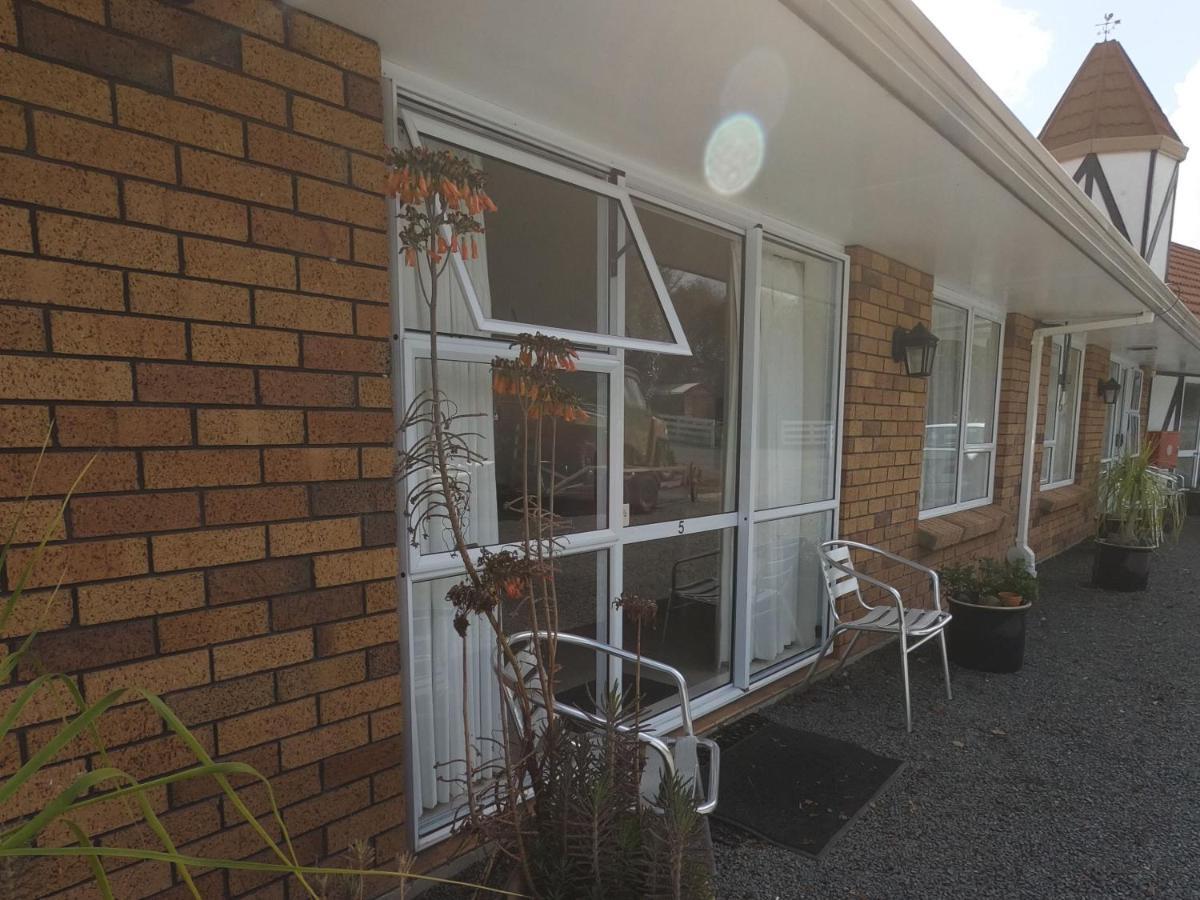 Castle Court Motel Wellsford Buitenkant foto